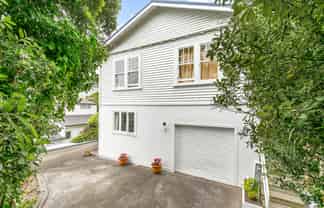 13 Hungerford Road, Lyall Bay