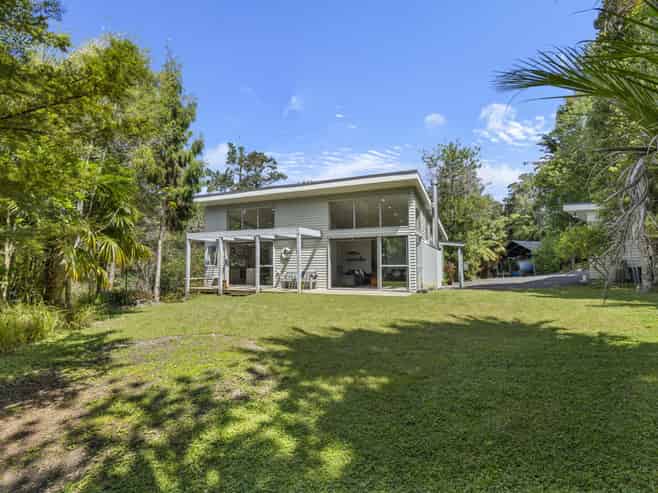 10 Beach Street, Sandspit