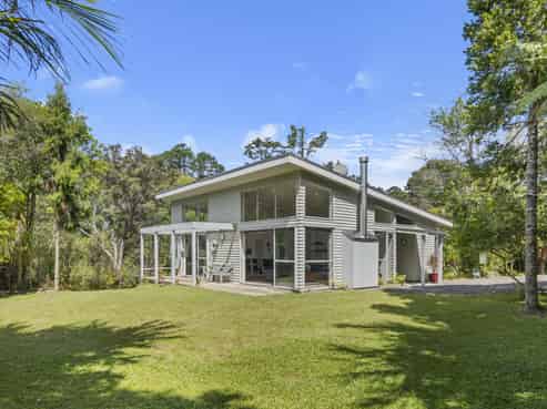 10 Beach Street, Sandspit