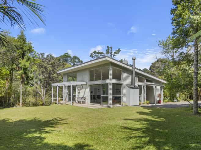 10 Beach Street, Sandspit