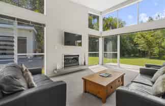 10 Beach Street, Sandspit