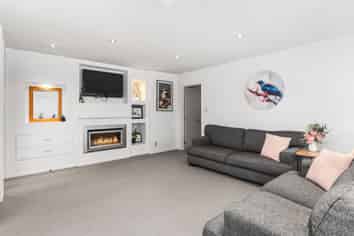 5 Warhol Place, ROLLESTON