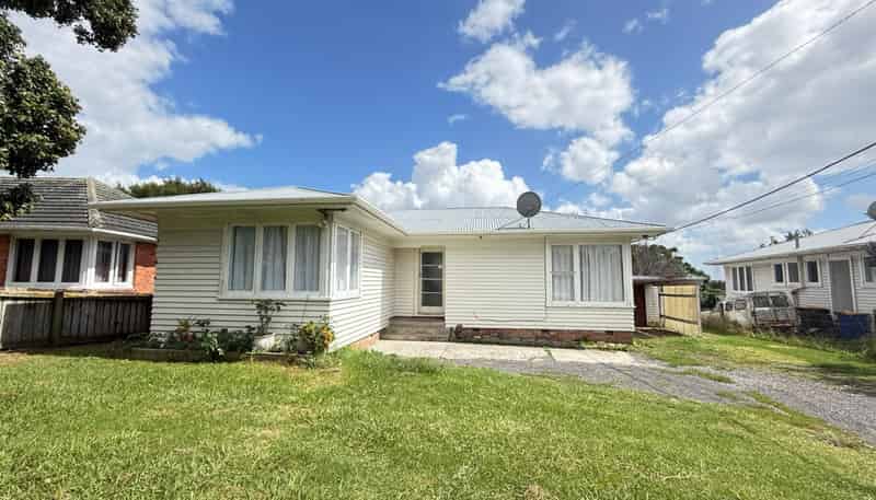 42 Vera Road, Te Atatu South