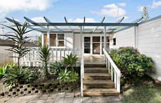 66 Vandeleur Avenue, Birkdale