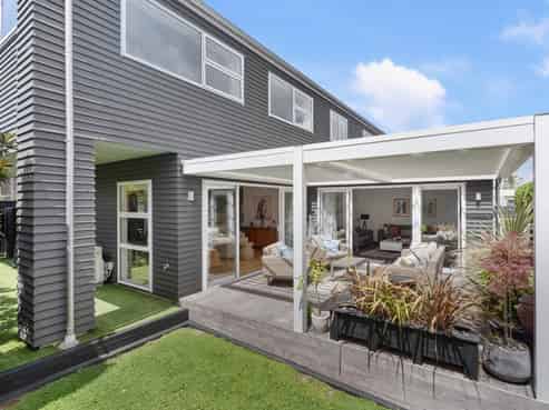 8 Colchester Avenue, Glendowie