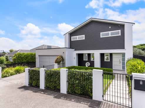 8 Colchester Avenue, Glendowie