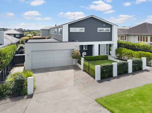 8 Colchester Avenue, Glendowie