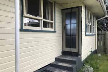 5a Robinson Avenue, Holdens Bay