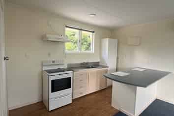 5a Robinson Avenue, Holdens Bay