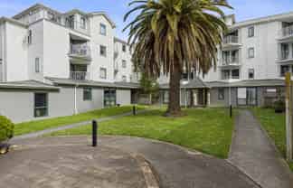 D11/13 Palm Grove, Berhampore