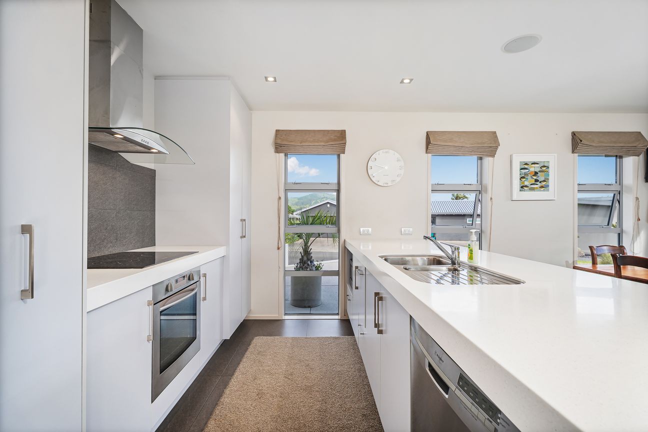 Space and Style in a Premier Waterways Home - Bild 6