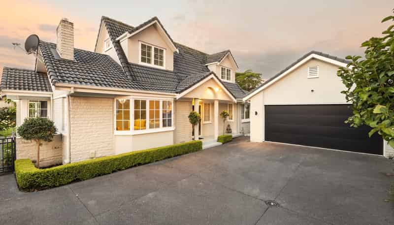 992 River Road, Queenwood