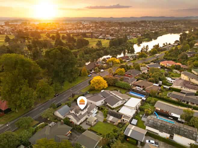 992 River Road, Queenwood