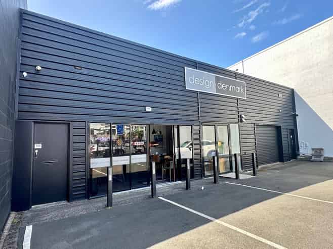 Kingsland showroom with roller door access