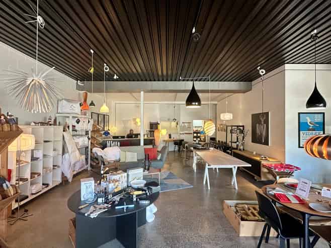 Kingsland showroom with roller door access