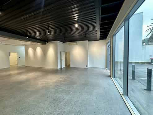 Kingsland showroom with roller door access