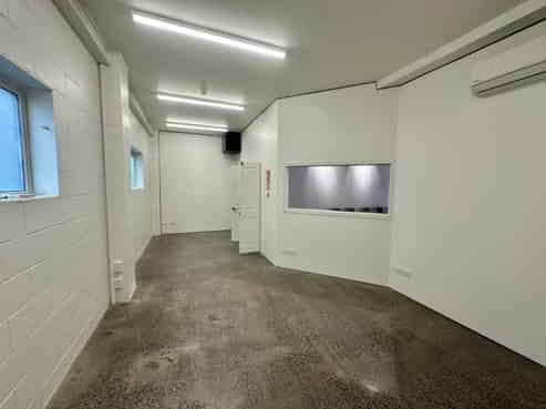 Kingsland showroom with roller door access