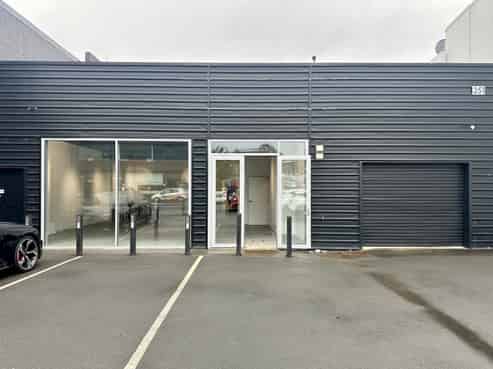 Kingsland showroom with roller door access