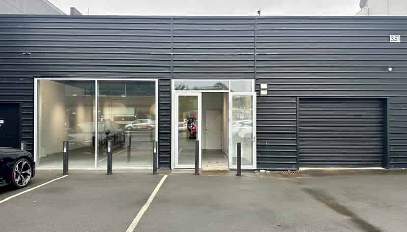 351 New North Road, Kingsland