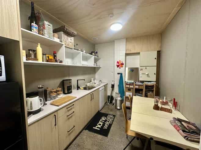 Kingsland showroom with roller door access