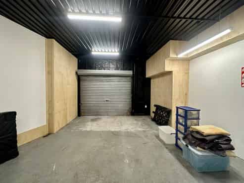 Kingsland showroom with roller door access