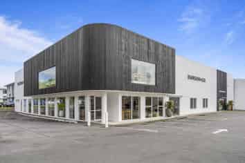 Premium Constellation Drive Showroom Opportunity