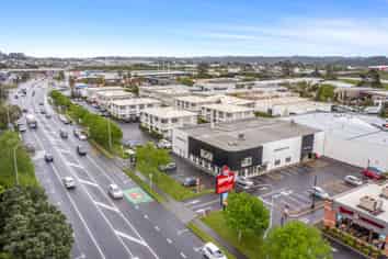 Premium Constellation Drive Showroom Opportunity