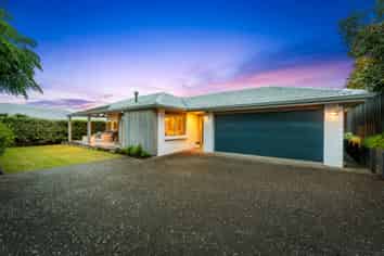 2/2 Rahopara Street, Castor Bay