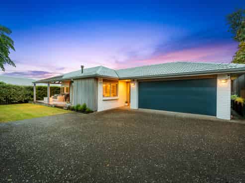 2/2 Rahopara Street, Castor Bay