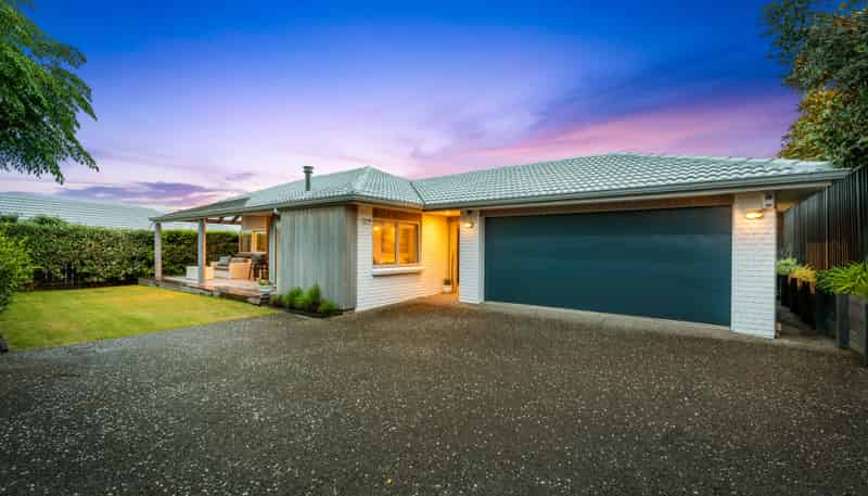 2/2 Rahopara Street, Castor Bay