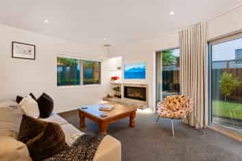 2/2 Rahopara Street, Castor Bay