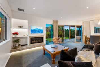 2/2 Rahopara Street, Castor Bay