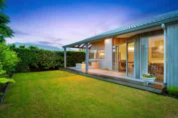 2/2 Rahopara Street, Castor Bay