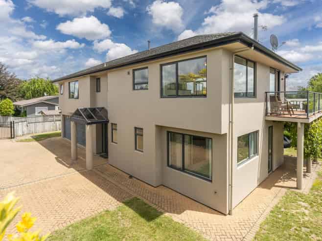 2/54 Hawai Street, Two Mile Bay