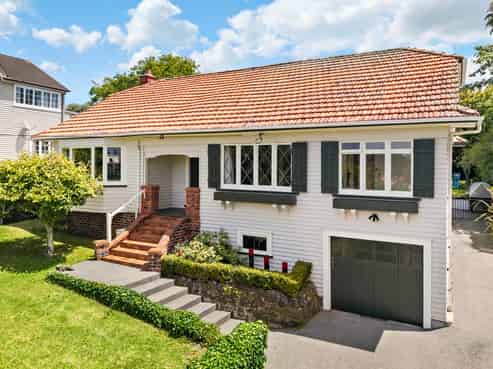 65 Saint Andrews Road, Epsom