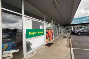 VACANT GROCERY STORE - HOWICK

 
