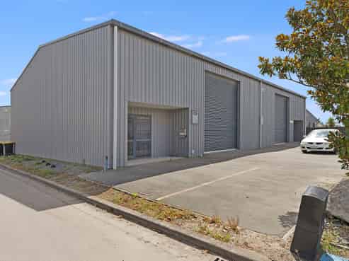 Tidy, Well Presented Industrial Unit and Yard