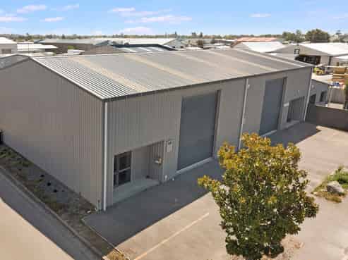 Tidy, Well Presented Industrial Unit and Yard