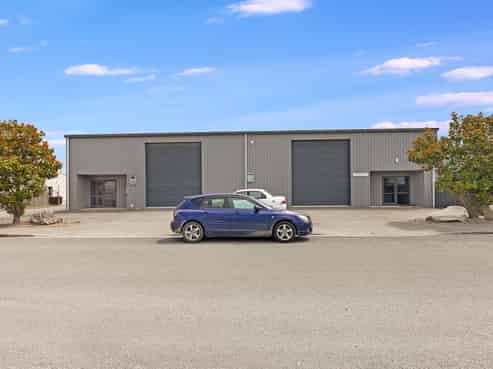 Tidy, Well Presented Industrial Unit and Yard
