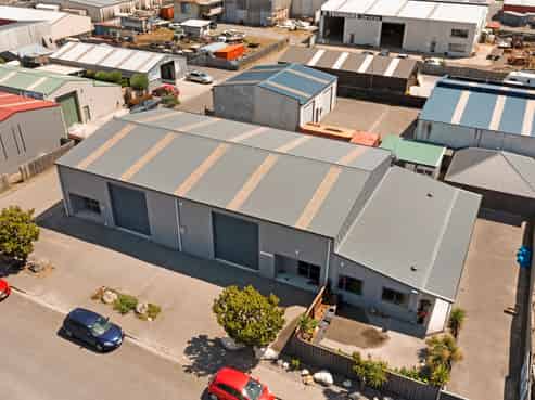 Tidy, Well Presented Industrial Unit and Yard