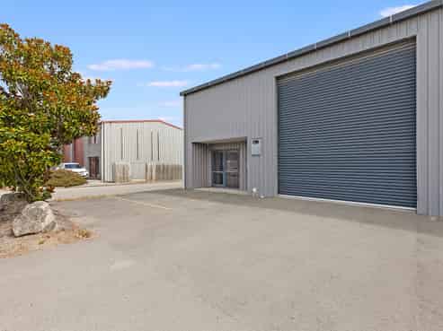 Tidy, Well Presented Industrial Unit and Yard