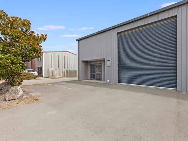 Tidy and Well-Presented Industrial Units. 