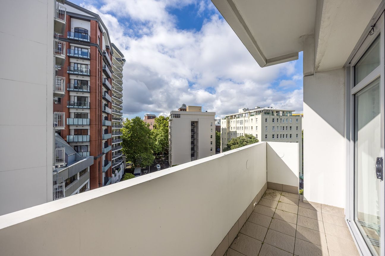 Corner Apartment with Income Through 2027 - Ansicht 6