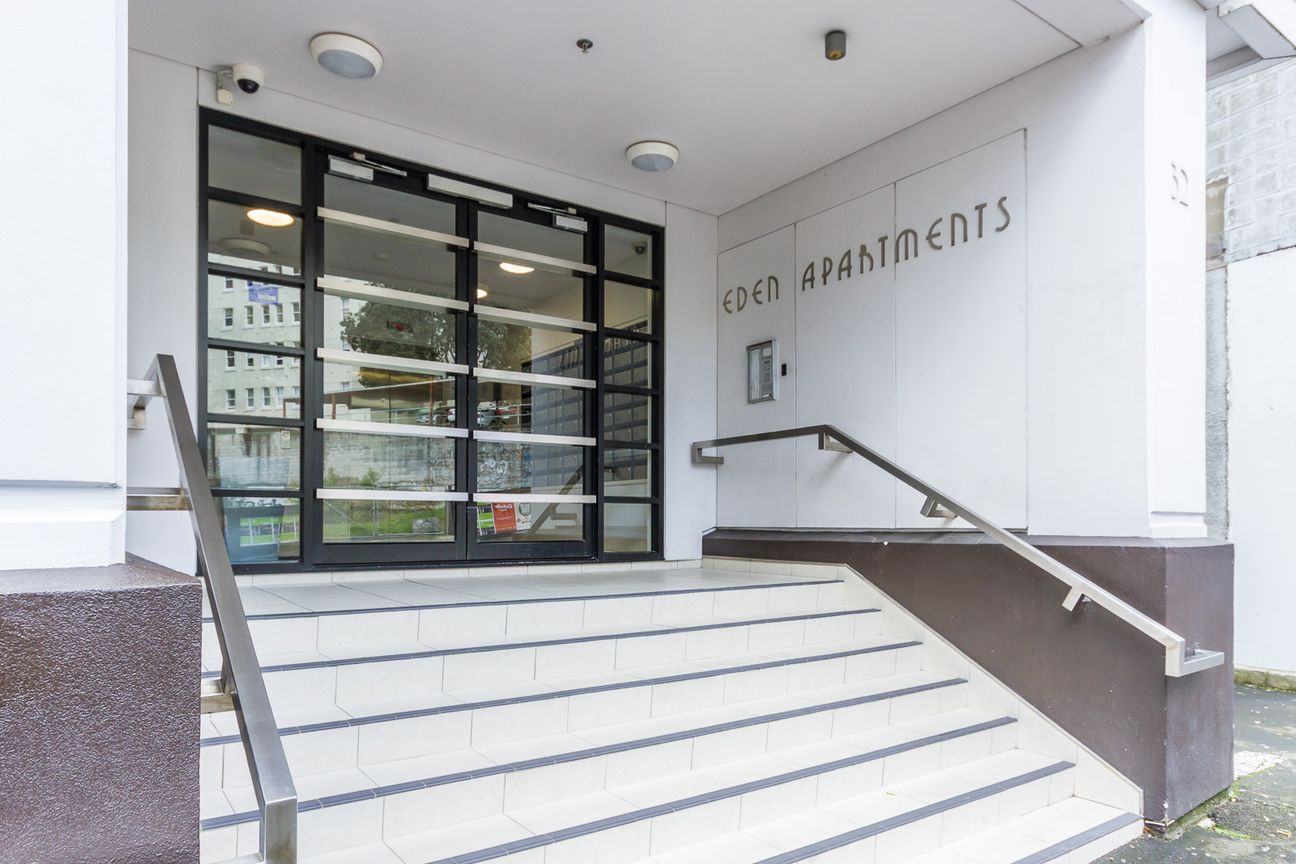 Corner Apartment with Income Through 2027 - Ansicht 2