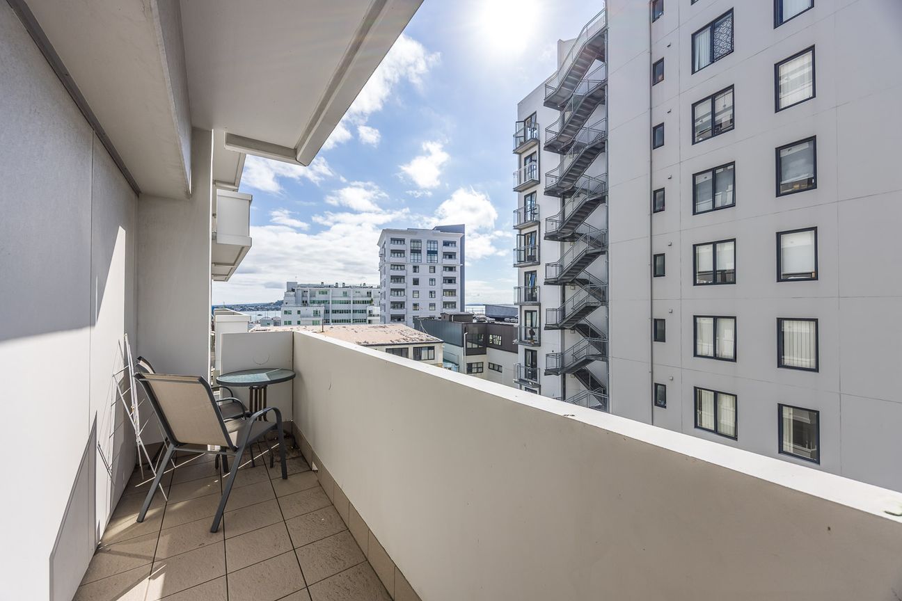 Corner Apartment with Income Through 2027 - Ansicht 5