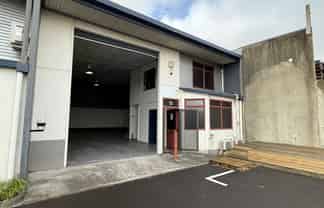 Functional 145sqm industrial unit in Wiri
