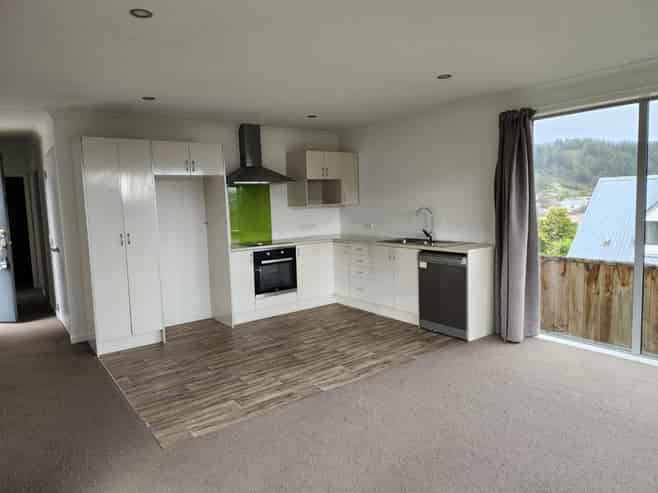 90 Sunstone Crescent, Brown Owl