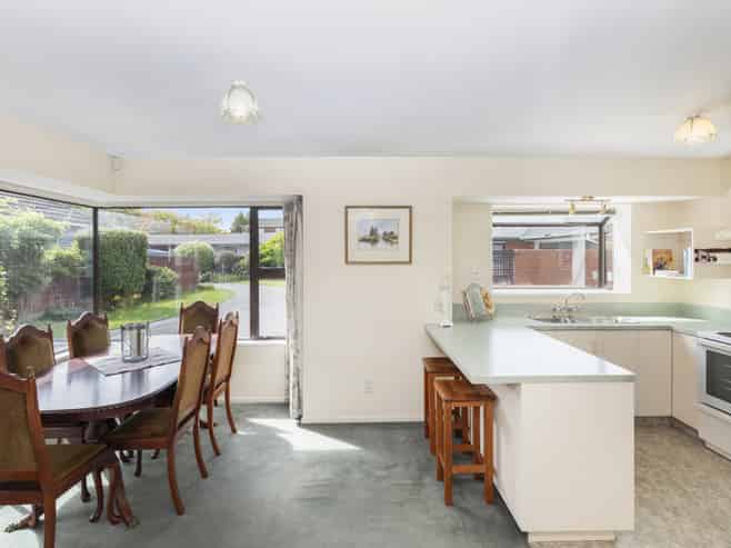 2/221 Harewood Road, Bishopdale