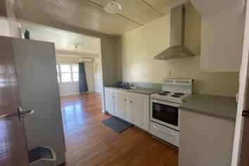 2/705 Avenue Road West, Hastings