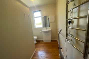 2/705 Avenue Road West, Hastings